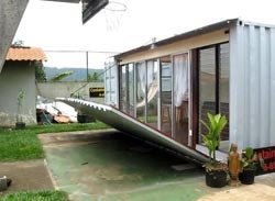 Casa containerelor (picioare containere maritime) Casa Container