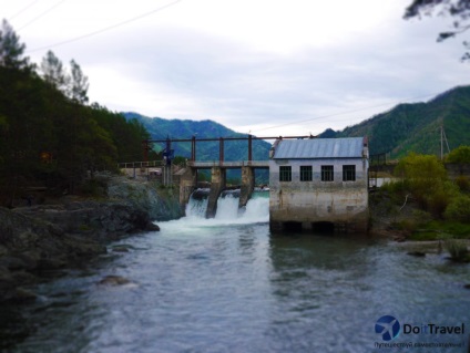 Turistic Munții Altai, care călătoresc cu mașina (muntelui) Turistic Munții Altai, care călătoresc cu mașina