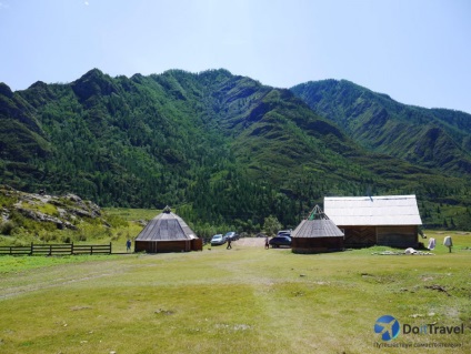 Turistic Munții Altai, care călătoresc cu mașina (mașina) Turistic Munții Altai, care călătoresc cu mașina