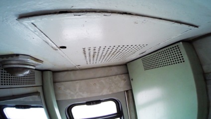 Duș în mașină de clasa a doua () Duș în mașină cu locuri rezervate