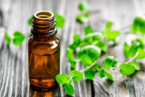 Menta ulei esential pentru utilizarea pe fața și pielea răspunsurilor (mentă) Ulei esential de menta pielii feței și utilizarea ratingurilor