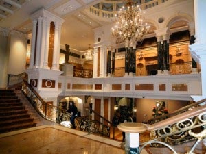 Excursia în seria Wake bârfă în New York (barfa) Tour pe urmele seriei Gossip Girl din New York