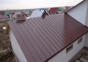 acoperiș Seam - echipamente, instalații și tehnologii de montaj (acoperișuri din metal) Acoperiș Seam - echipamente, instalații și tehnologie de montare