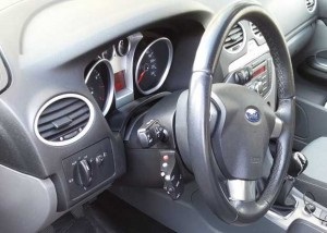 FF2, activa controlul vitezei de croazieră și le controlează, cu propriile sale mâini, fără nervi (încălzit fereastra din spate) FF2, activa controlul vitezei de croazieră și le controlează, cu propriile sale mâini, fără nervi