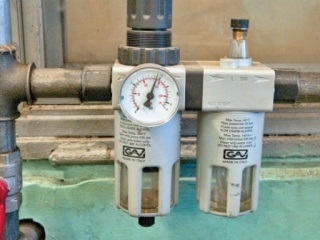Se filtrează, lubricator, deshidratant (lubricator) Filtru, lubricator, un dezumidificator