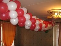 Girlande din baloane (Garland bile cu mâinile) Girlande din baloane