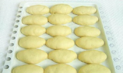 Se prepară plăcinte de carne într-un cuptor (cuptor) Gătit plăcinte din carne în cuptor