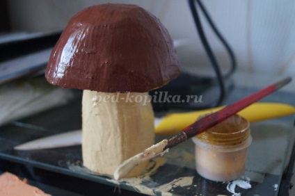 Ciuperci cu mâinile lor (lor) Ciuperci cu mâinile lor