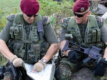 Istoria și versiuni ale berete militare (60 poze) (Beret de culoare maro Maroon) Istoria și versiuni ale berete militare (60 poze)