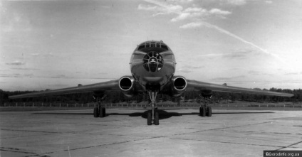 Istoria primului avion sovietic avion de pasageri Tu-104 (pasageri) Istoria primului avion sovietic avion de pasageri Tu-104