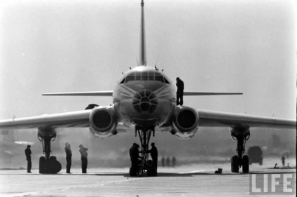 Istoria primului avion sovietic avion de pasageri Tu-104 (pasageri) Istoria primului avion sovietic avion de pasageri Tu-104