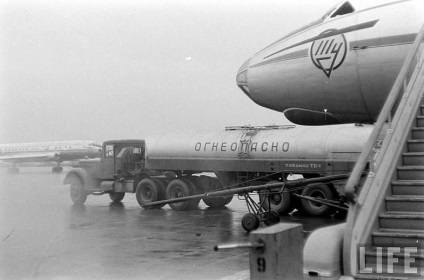 Istoria primului avion sovietic avion de pasageri Tu-104 (sovietic) Istoria primului avion sovietic avion de pasageri Tu-104