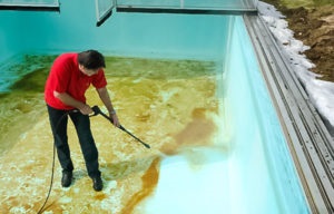 Cum se curata un bazin de placă (clar) Cum se curata placa de la piscina