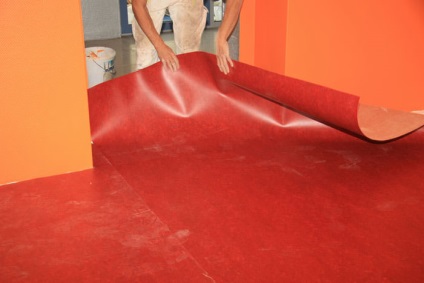 Cum de a pune linoleum în bucătărie cu mâinile sale instrucțiuni, reguli de stabilire a substratului, la cald și (pus) Cum de a pune linoleum în bucătărie cu mâinile sale instrucțiuni, reguli de stabilire a substratului, la cald și