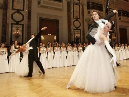 Cum se ajunge pe Ball Vienez (combustibil) Cum se ajunge la Viena Ball