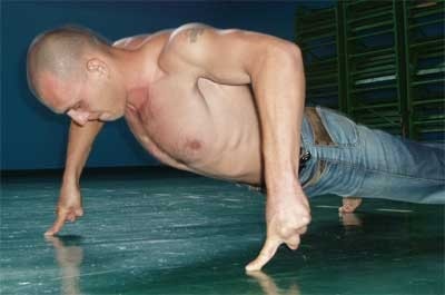 Cum de a face push-up-uri, sfaturi site-ul! (Cu un picior ridicat) Cum de a face push-up-uri, sfaturi site-ul!