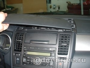 Scoaterea unității Tiida cap nissan (Tiida) Scoaterea unității de cap nissan Tiida