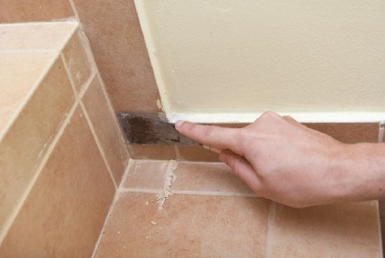Modul de eliminare a dizolvat cu gresie (șterge) Cum de a elimina soluția din țiglă
