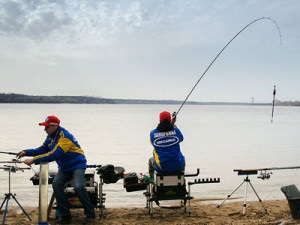 Cum de a alege un tambur pentru tije float Bolognese pentru turnare la distanță și în apropiere (tije de pescuit) Cum de a alege un tambur pentru tije float Bolognese să arunce departe și în apropiere