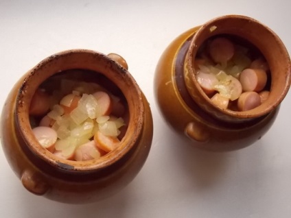 Cartofi într-un vas cu cârnați - rețetă în cuptor (cuptor) Cartofi într-o oală cu cârnați - rețetă în cuptor