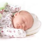 Atunci când un copil poate dormi pe perna, dacă este necesar, la nou-născut, modul de a alege și corect (obligatoriu) Atunci când un copil poate dormi pe perna, dacă este necesar, la nou-născut, și cum de a alege dreapta