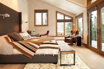 Covorul pe covor de perete de perete într-un interior modern, imagini și sfaturi despre perete moderne (montate pe perete) Covorul pe covor de perete de perete într-un interior modern, fotografii și sfaturi despre Wall Modern