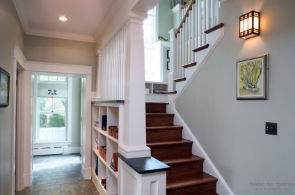 Staircase în interiorul casei un elegant scări de design la etajul al doilea într-o casă privată (scara în interiorul casei) Staircase în interiorul casei un elegant scări de design la etajul al doilea într-o casă privată