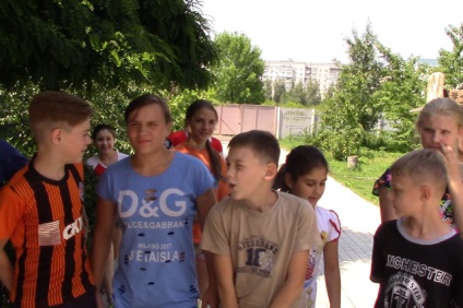 cetățeni de clasa a doua „(un orfelinat) cetățeni de clasa a doua