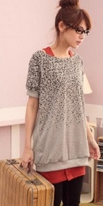 Moda lungi tricouri (purtând o lungă tricou) Moda lung T-shirt