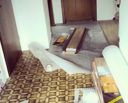 Poti pune linoleum laminat sau lay laminat (blocare compus panouri) Este posibil să se stabilească parchet laminat linoleum sau laminat lay