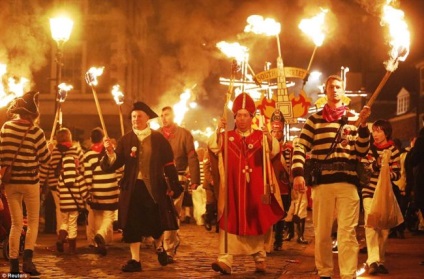 Noaptea lui Guy Fawkes în Marea Britanie (de noapte) Noaptea lui Guy Fawkes în Marea Britanie