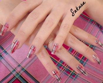 Cuiele din benzi (strip Burberry) Unghiile dungi Burberry
