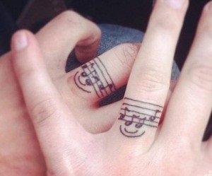 Inele de nunta tatuaj pe degete (verighete neobișnuite) tatuaje verigheta pe degete