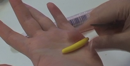 Dandelions din lut polimeric cu mâinile lor (o bucată de lut polimer) Dandelions din lut polimeric cu mâinile