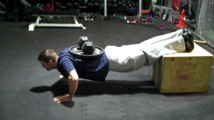 Dips în greutate (pentru a obține rezultatul dorit) Push-up-uri pe greutatea