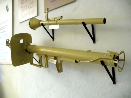 Și panzerschreck german ofenror grenada, dispozitiv de revizuire caracteristici de performanță și specificații (panzerschreck) Panzerschreck și ofenror lansatoare de grenade germane, o imagine de ansamblu a dispozitivului și specificațiile TTX
