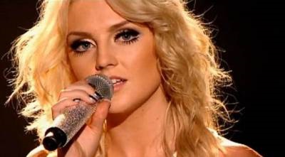 Perry Edwards nu machiaj (Perry) Perrie Edwards fără machiaj