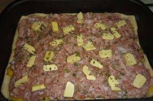 Placinta cu cartofi si umplutura (placinta cu produse de patiserie carne și cartofi puff) Placinta cu cartofi si carne