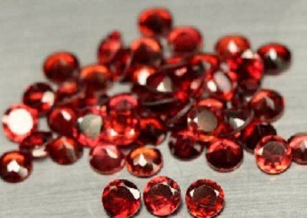 Caracteristicile pyrope, tipuri și proprietăți de minerale (pyrope garnet almandine Teresi minerale de foc proprietăți roșu rubin) Caracteristicile pyrope, tipuri și proprietăți de minerale