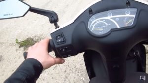 De ce scuter troit, scuter (troit) De ce scuter troit, scuter