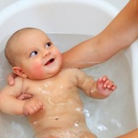 Roșeață între picioare, inrosirea inghinala copilului (roseata inghinala a copilului) Roșeață între picioare, înroșirea picioare a copilului