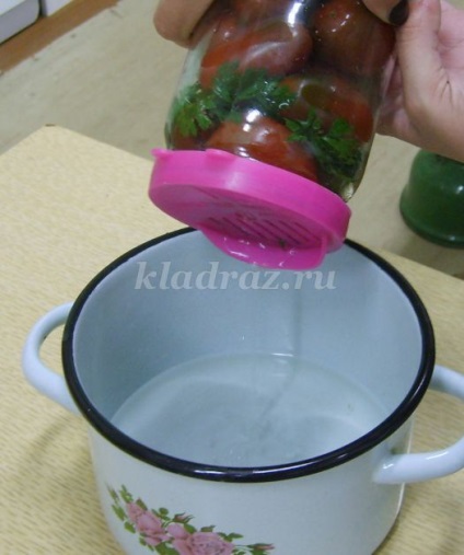 Tomate cu blaturi de morcov (conserve de morcov topuri Rețetă) Tomate cu blaturi de morcov