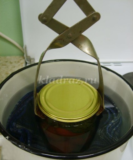 Tomate cu blaturi de morcov (conserve de morcov topuri Rețetă) Tomate cu blaturi de morcov