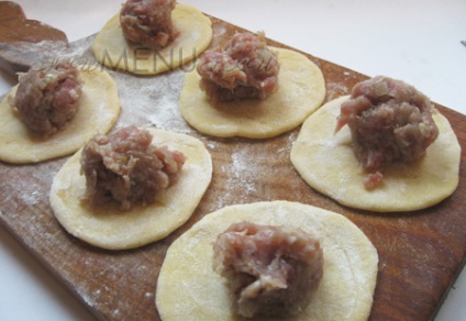 Pas cu pas reteta pentru ravioli de casă cu fotografii, newmenus (sculpta găluște mâini) Pas cu pas reteta pentru ravioli de casă cu fotografii, newmenus