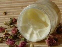grăsime bursuc de aplicare (ziua lingura) Aplicarea de grăsime bursuc