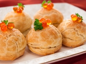 Profitroles cu trei opțiuni de umplere (umplutura mix de gătit) Profitroles trei topping întruchipările
