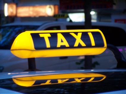 Lucrând într-un șofer de taxi exclusiv de taxi interviu Chelny (taxi) Lucrând într-un interviu exclusiv cu șoferul de taxi Chelny