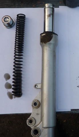 Repararea de față scuter pen furcă - zona de reparații (Moto) Repararea de față scuter pen furcă - zona de reparații