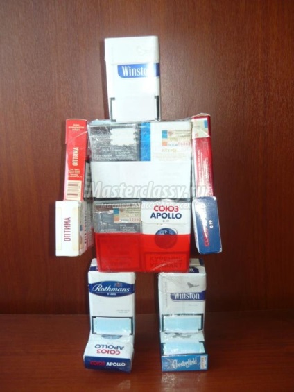 Робот "Samodelkin" от цигарените кутии