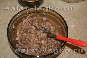 Salata saury, cartofi si reteta de ou (salată) Salata cu rețetă saury, ouă și cartofi